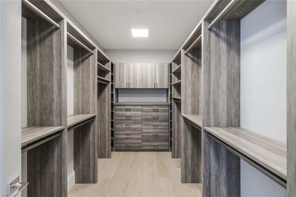 2 Walk-in Closets Listing photo 22